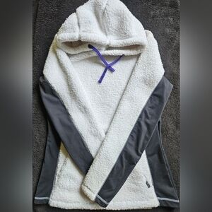 Women's Cabella's Fuzzy Hoodie - Size Large